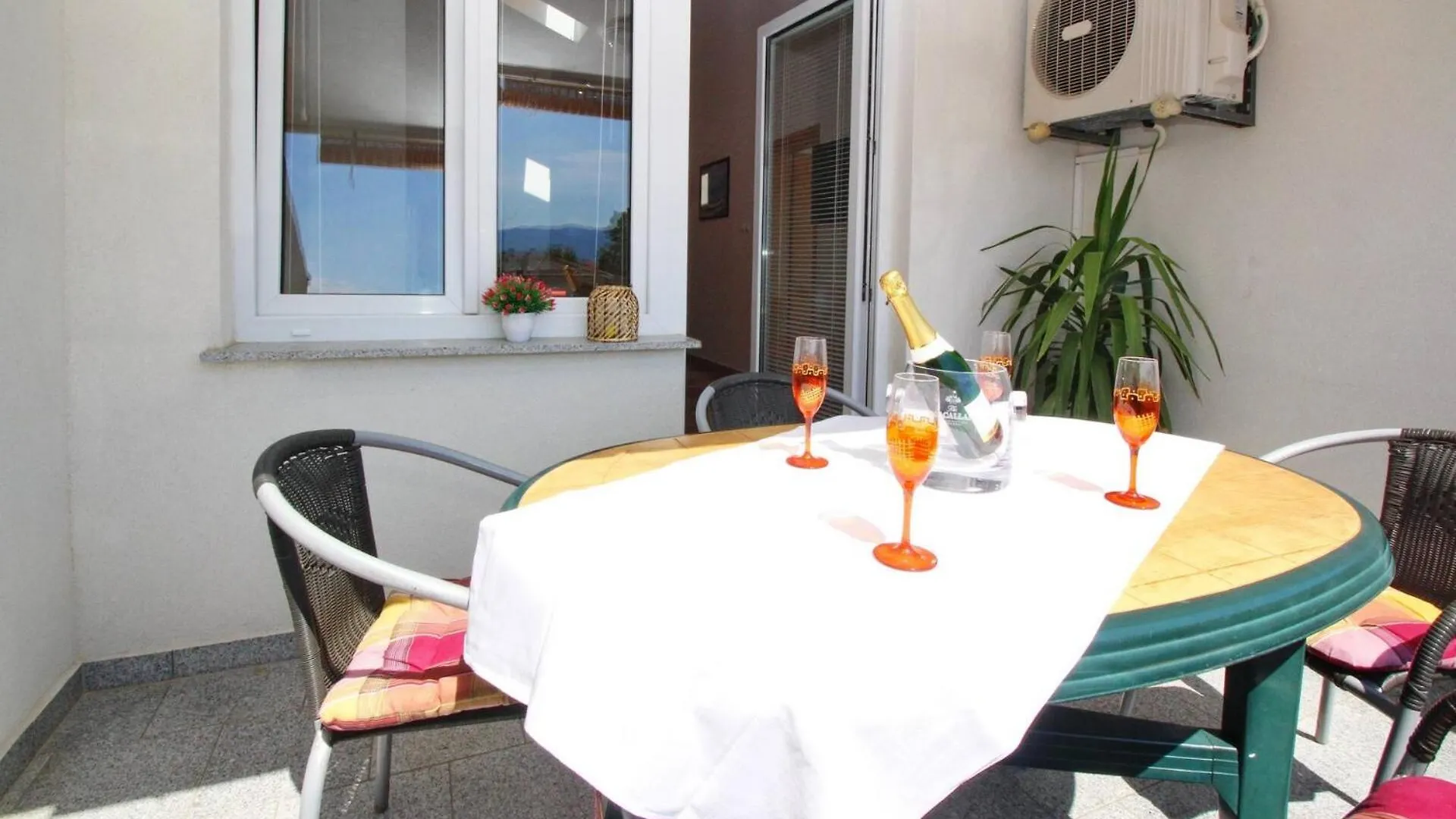 Guest house Apartments Aquarium Dorcic Baska